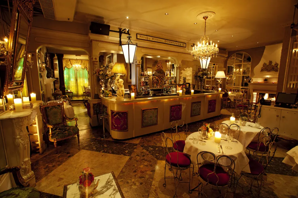 Beach Blanket Babylon — commercial and interiors photograph in London, UK, frame 40 of 44.